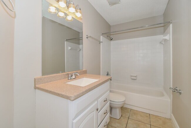 Building Photo - 13343 Currituck Dr N