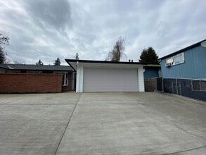 Building Photo - 4351-4351 NE 82nd Ave
