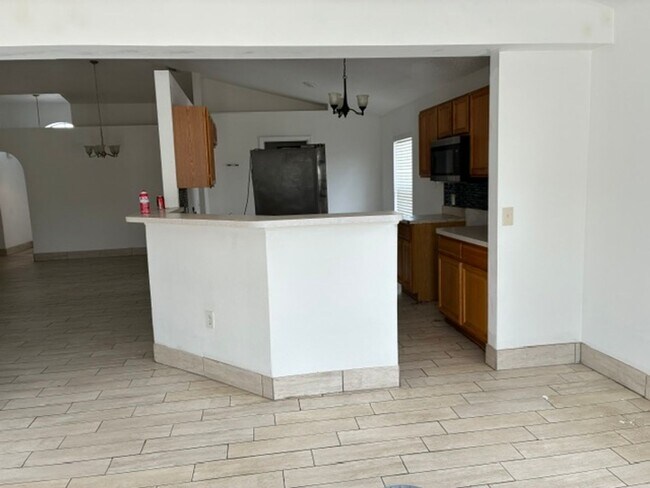 Building Photo - 616 Sunway Ln