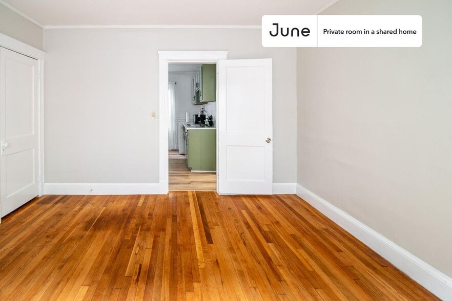 Building Photo - Room in Shared 4 bed/1 bath home in Mission Hill