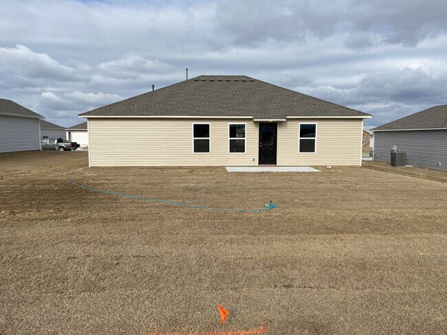 Building Photo - *Pre-leasing* Three Bedroom | Two Bath Home in Red Plains