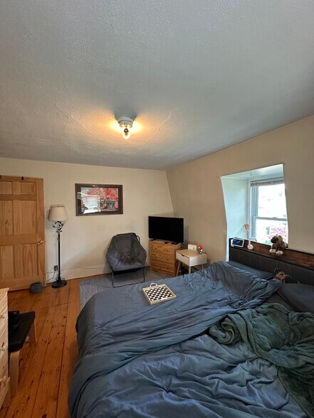 Building Photo - 282 Summer St