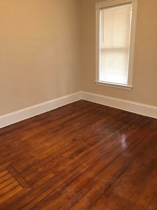 Building Photo - 18 Edison Green