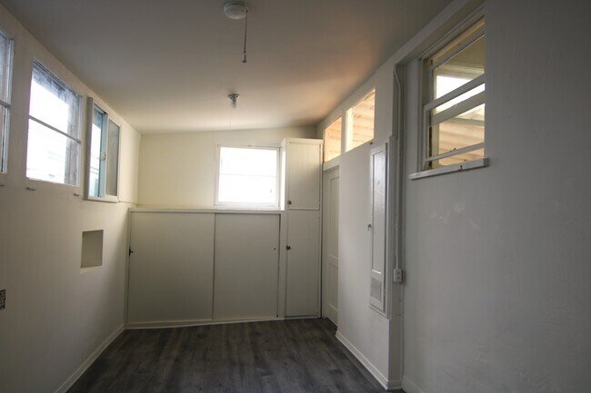 Building Photo - 507 S Verdugo Rd