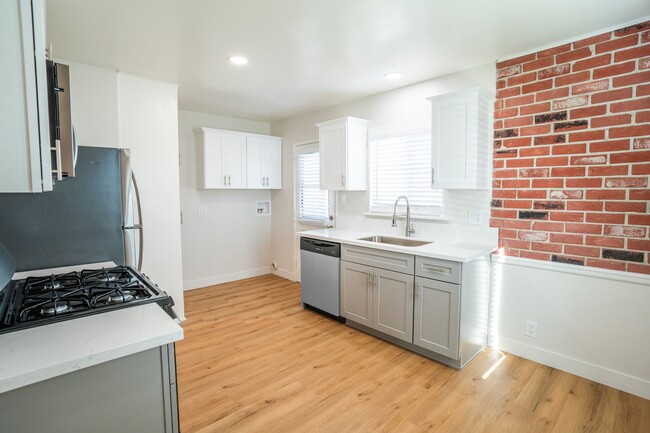 Primary Photo - Spacious 1 Bedroom in Torrance with Washer...