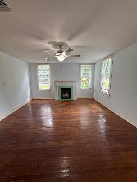 Building Photo - 509 N Peachtree St