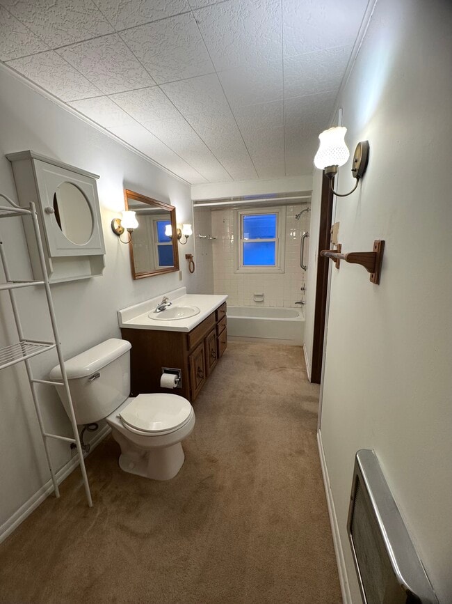 Building Photo - 15 W Worley Ave