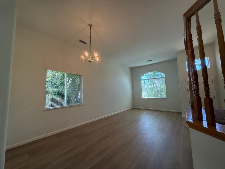 Building Photo - 9633 McKenna Dr