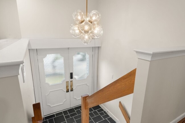 Building Photo - 10 Pinewood Cir