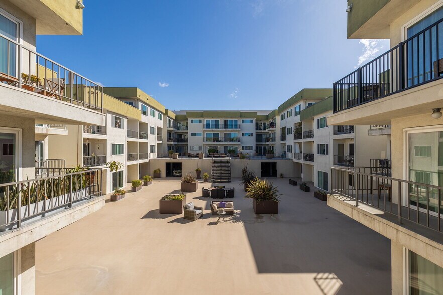 Building Photo - 1600 Ardmore Ave