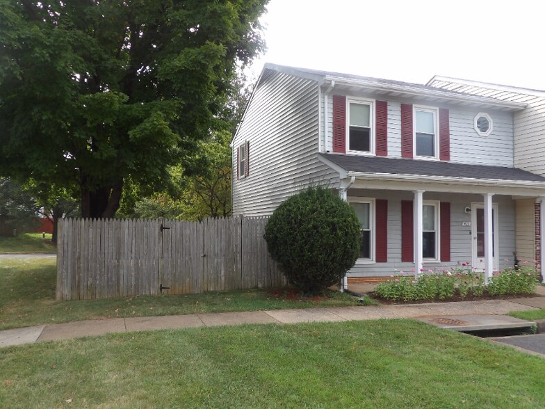 Primary Photo - 413 Forest Ct