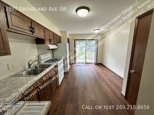 Building Photo - 3997 Groveland Ave SW