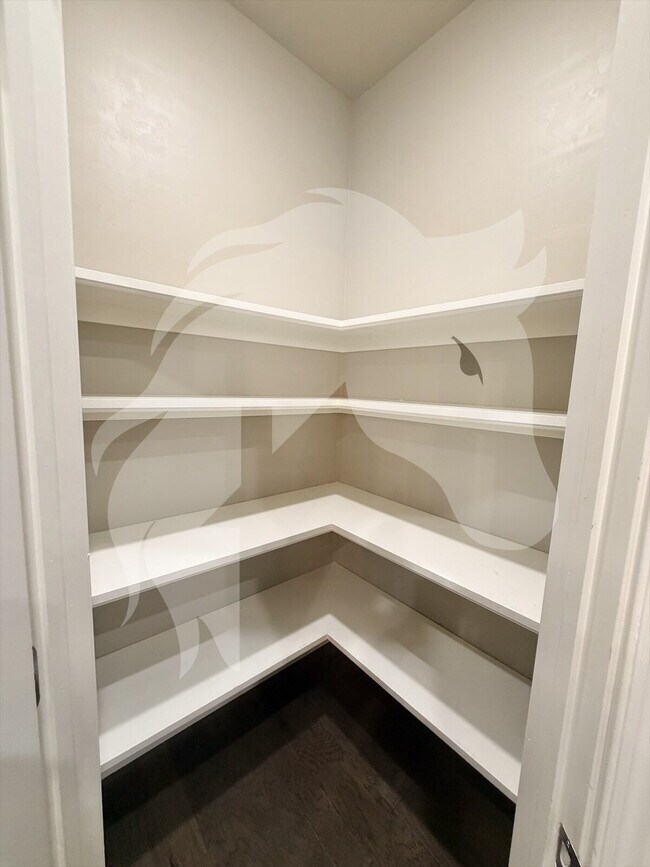 Building Photo - "Stunning 4-Bed Gem with Granite Touch & C...