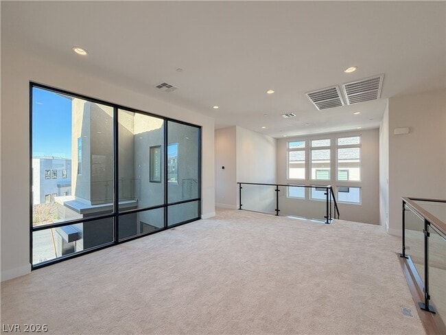 Building Photo - 10761 Canyon Bloom Dr