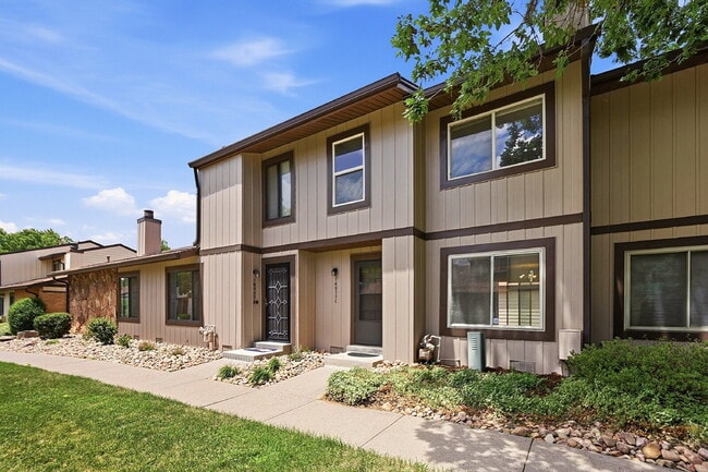 Building Photo - $2,325.95, 2-bed, 2-bath in Aurora with in Unit Laundry!