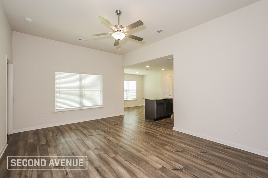 Building Photo - 1325 Woodwinds Dr