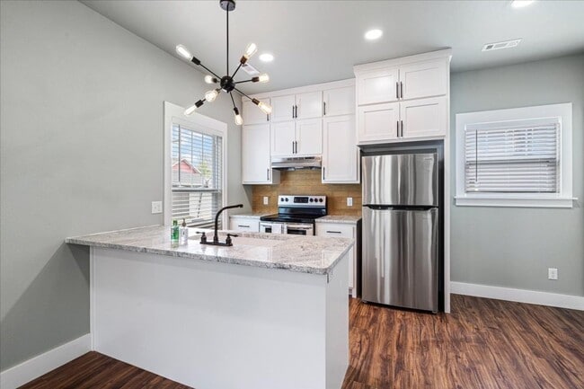 Building Photo - Brand New Cottage close to downtown and U ...
