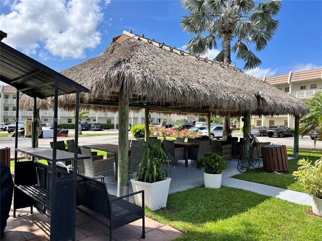 Building Photo - 6550 Royal Palm Blvd