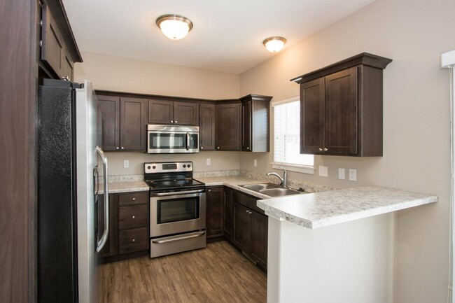 Building Photo - Beautiful 4 bed/3 bath house