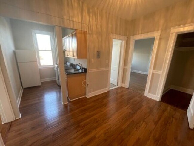Building Photo - Allston 2 bedroom apartment - Available 6/1