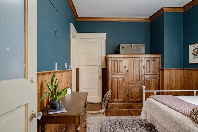 Building Photo - 258 W Market St