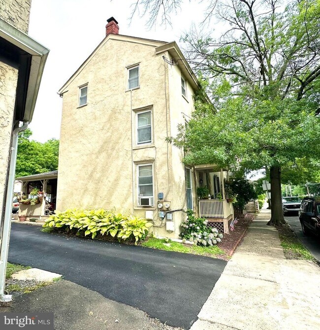 Building Photo - 120 N Bellevue Ave
