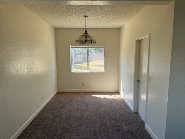 Building Photo - Browns Valley 3 Bedroom 2.5 Bath 2 Story w...