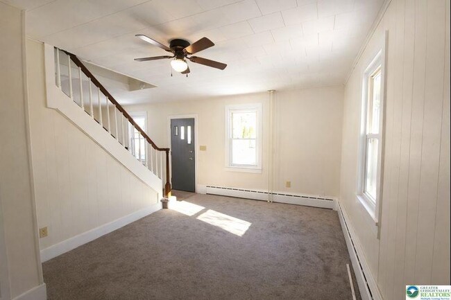 Building Photo - 221 Oak St