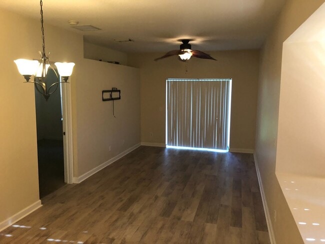 Building Photo - BACK ON THE MARKET!!! Grab this Spacious 4 Bedroom 2.5 Bath Townhouse