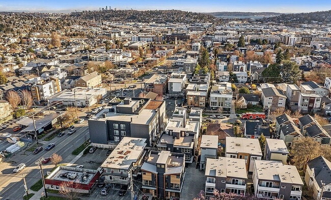 Building Photo - "Charming 3-Bedroom Gem in Seattle's Vibrant Heart - 1733 Sq. Ft. of Modern Comfort!"