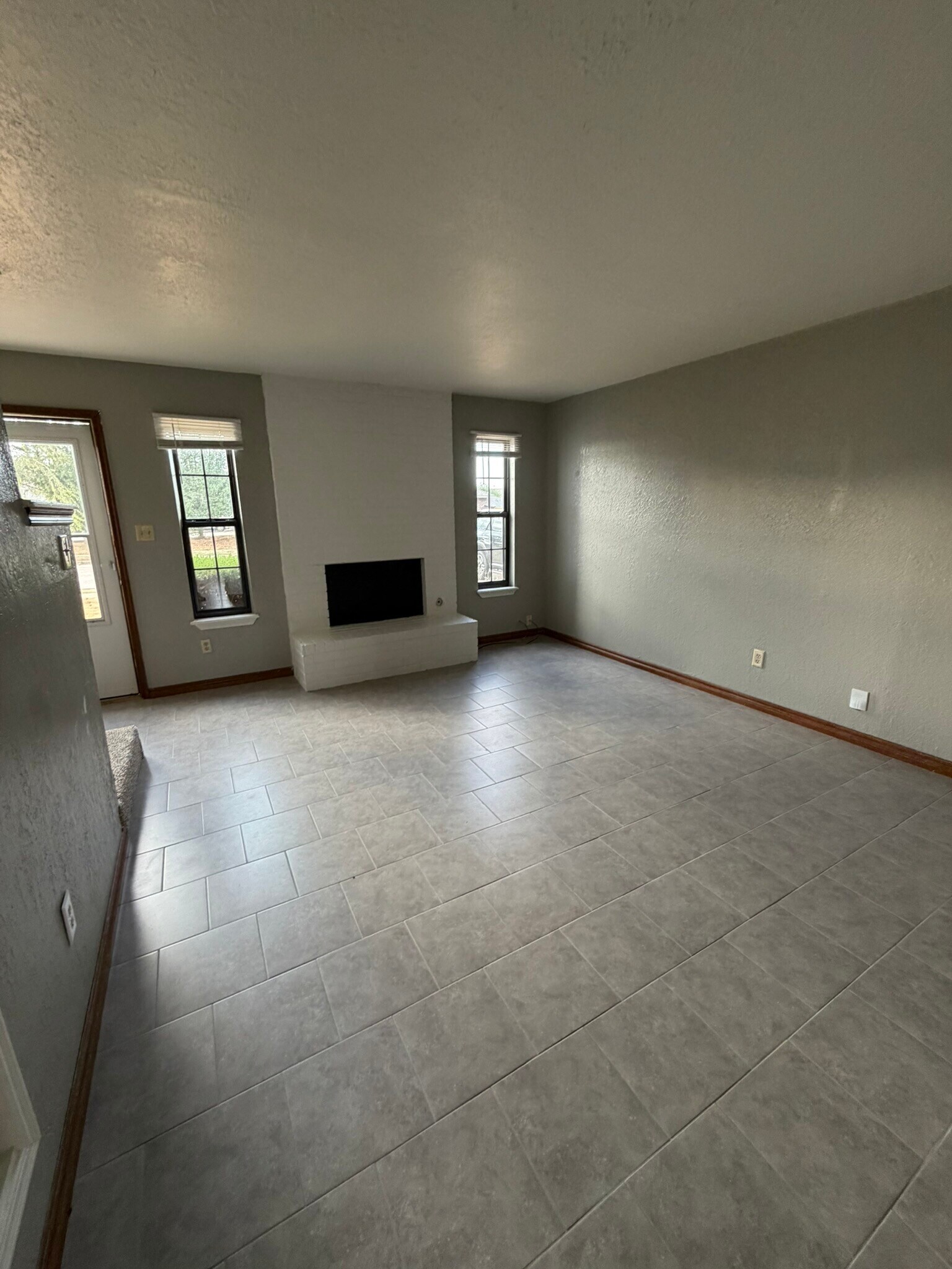 Building Photo - 2125 Beaumont Dr