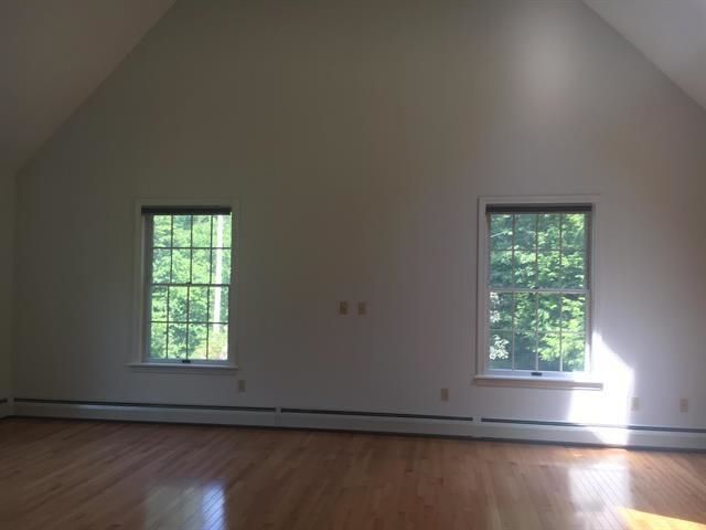 Building Photo - 10 Forest Dr