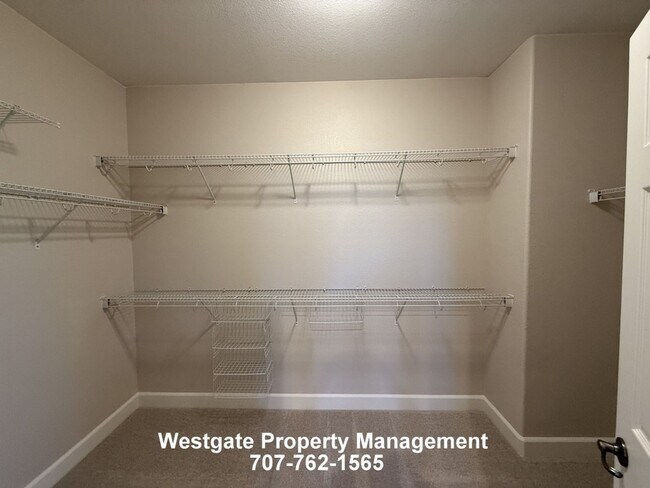 Building Photo - 1708 Southridge Dr
