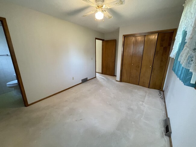 Building Photo - 1608 Mitchell Dr