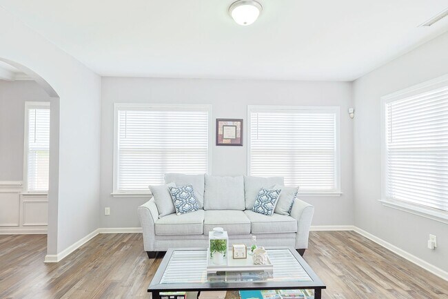 Building Photo - 363 Heathrow Dr