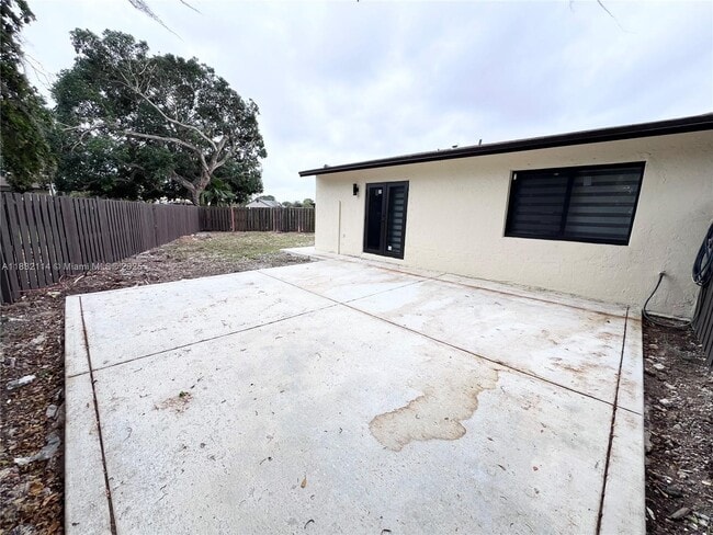 Building Photo - 28099 SW 143rd Ct
