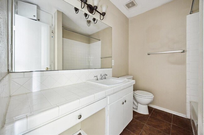 Building Photo - 8514 Dryfield Dr