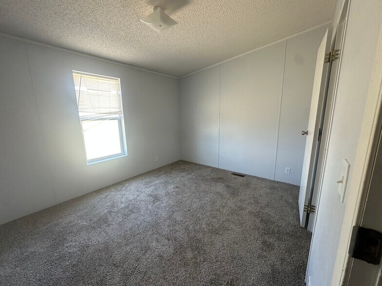 Building Photo - 110 W Highland Ave