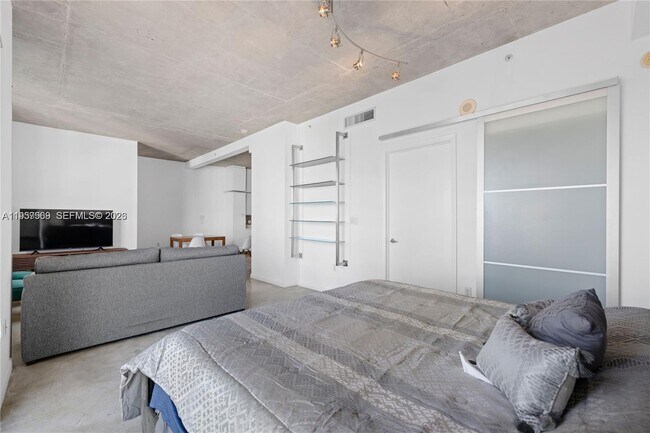 Building Photo - 234 NE 3rd St