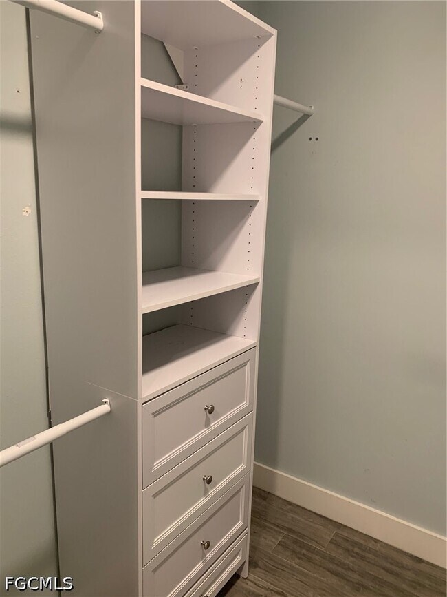 Building Photo - 8849 Somerset Blvd