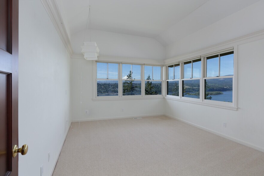 Building Photo - 395 SW Eyrie Rd