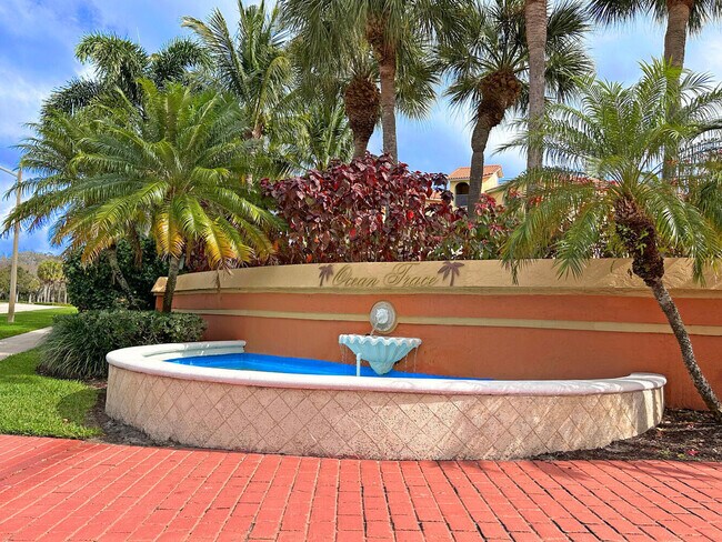 Building Photo - 200 Uno Lago Dr