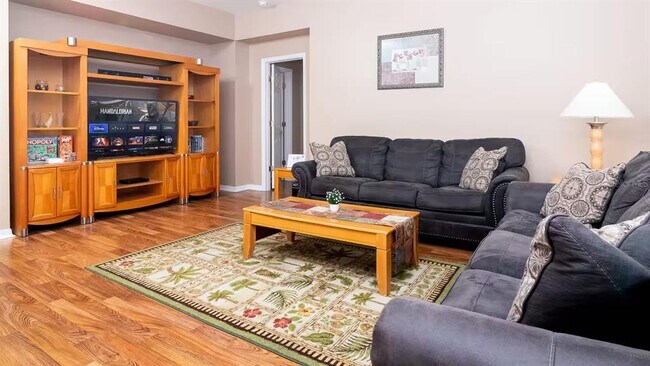 Building Photo - 750 Kettering Rd