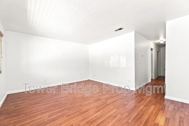 Building Photo - 3414 6th Ave