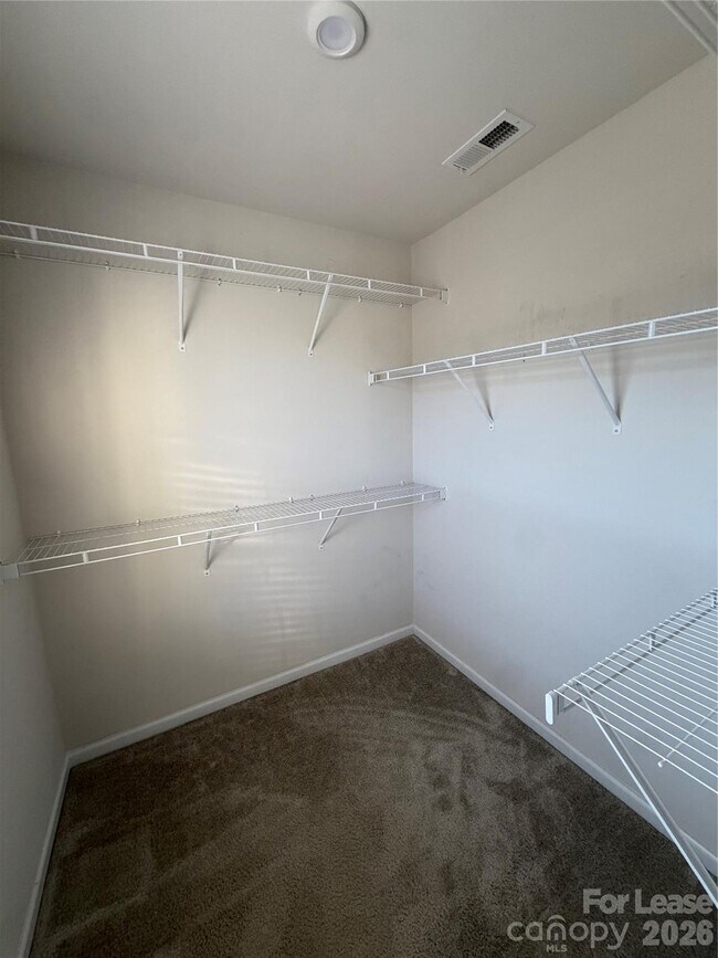 Building Photo - 318 Willow Wood Ct