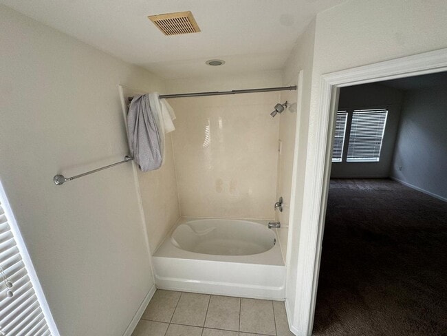 Building Photo - Fabulous 3/2.5 Townhouse located in The Vistas at Stonebridge Commons