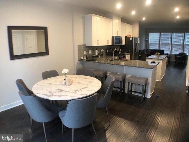 Building Photo - 6212 Editors Park Dr