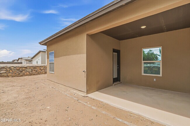 Building Photo - 11500 Summer Dr