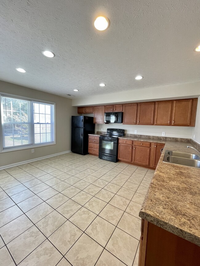 Building Photo - 607 Capstone Dr