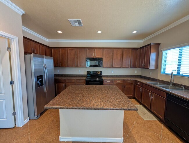 Building Photo - 4 Bedroom 3 Bathroom Circle Cross Ranch Home